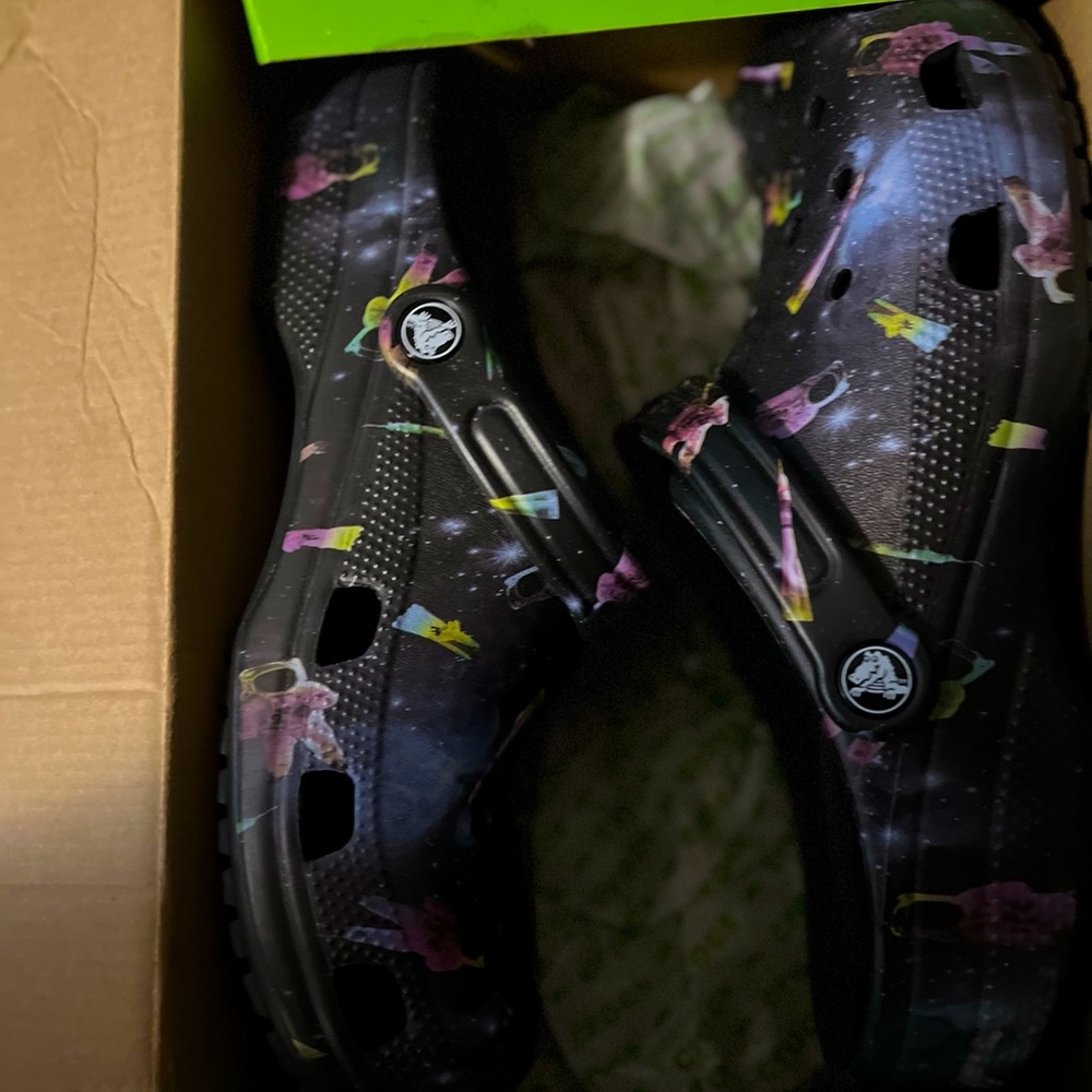 Crocs size 9 men